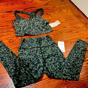 New work out set bottoms are xs and the top is a medium